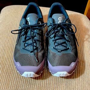 Woman’s on running cloudventure shoes